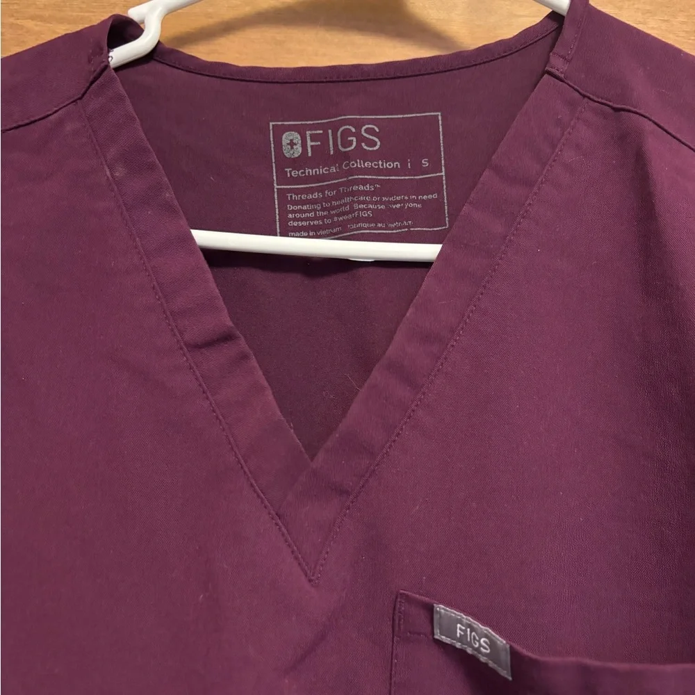 Figs Women’s Catarina Scrub Top in Deep Purple SMALL - Picture 2 of 2